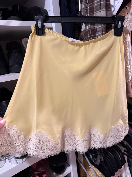 Doen Dresses & Skirts - Doen Giulietta Pale Yellow Mini Slip Skirt with Cream Lace Trim size XS BNWT